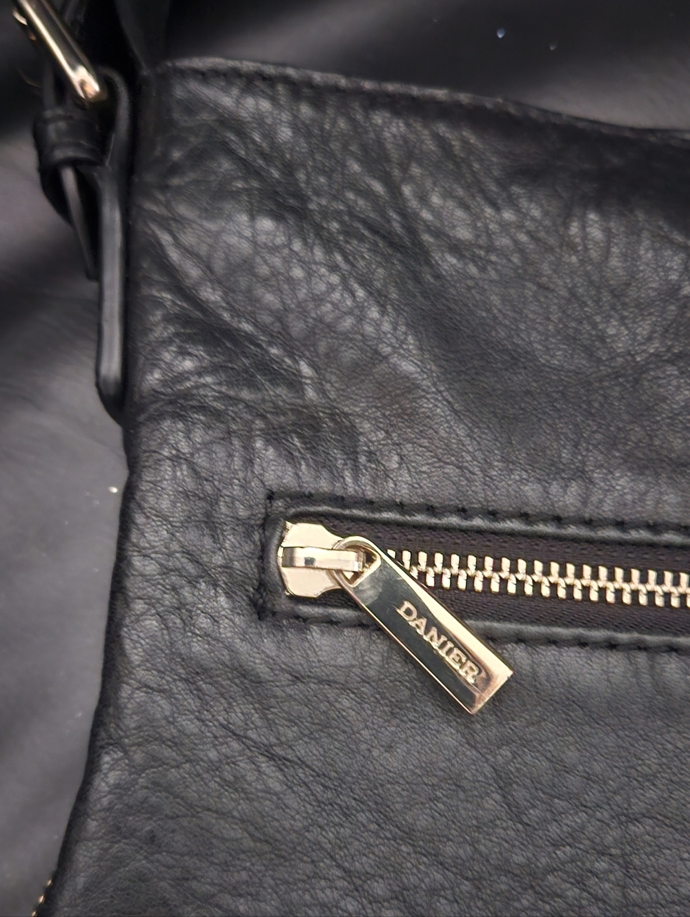 Danier 100% Leather Black  Classic Hobo Zipper  Bag Gold Hardware - Picture 3 of 14